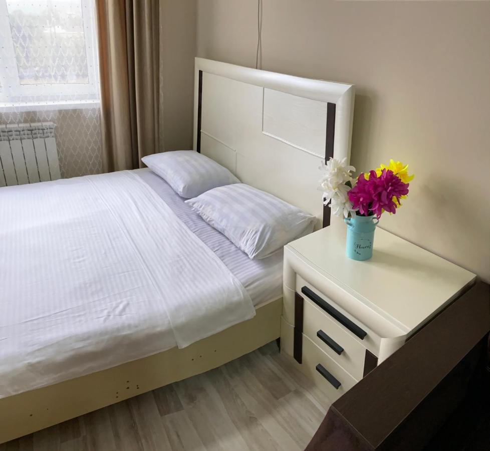 Appartamento Оригинальная 1 Ком Квартира В Сердце Алматы Esterno foto