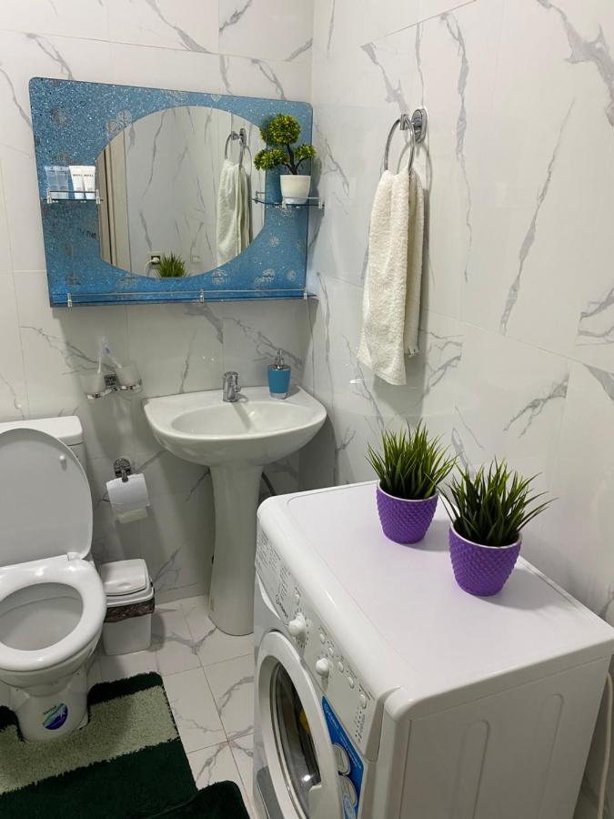 Appartamento Оригинальная 1 Ком Квартира В Сердце Алматы Esterno foto